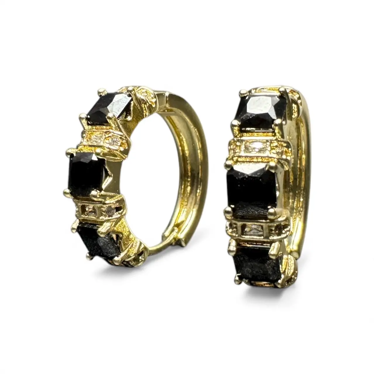 Earring With Black Stone