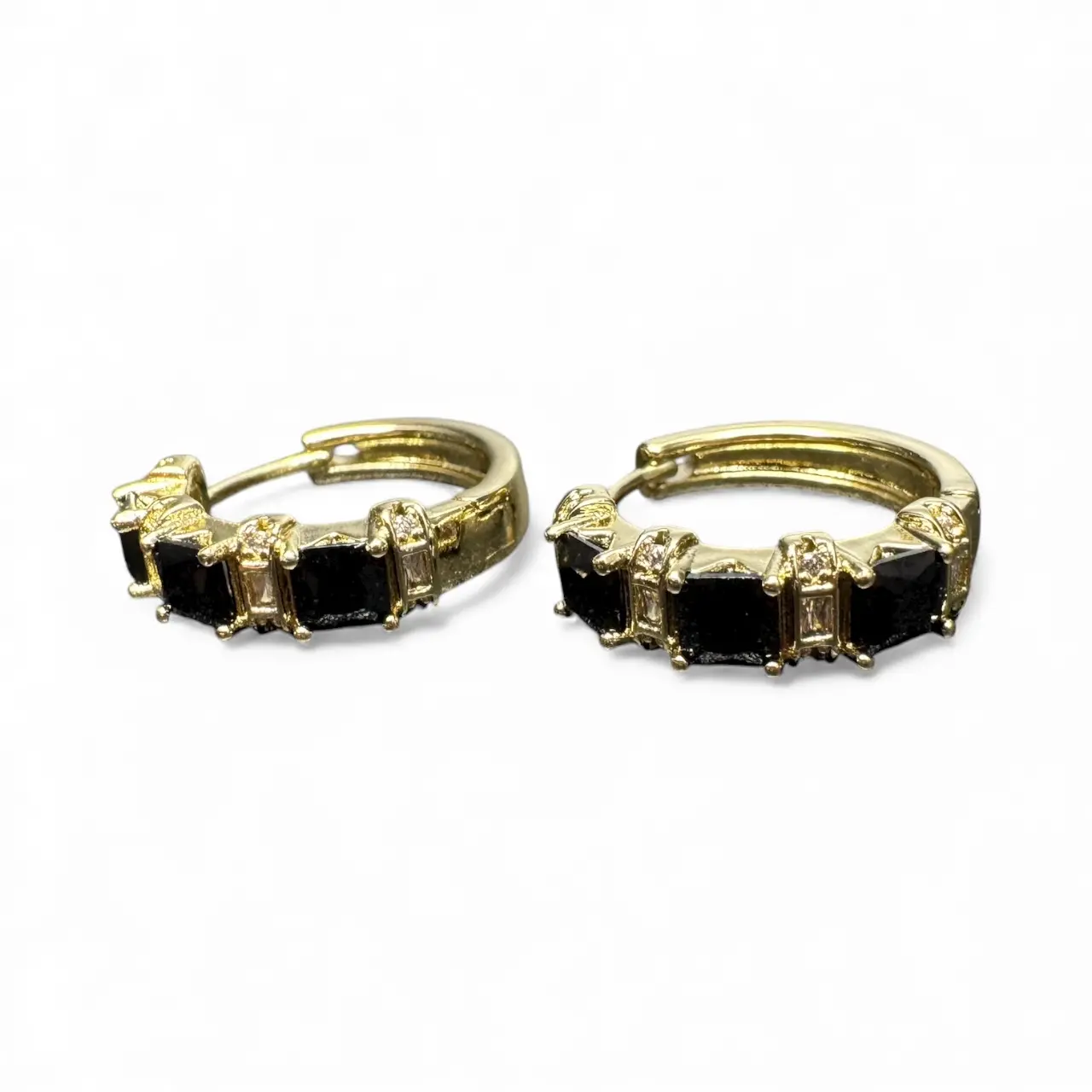 Earring With Black Stone